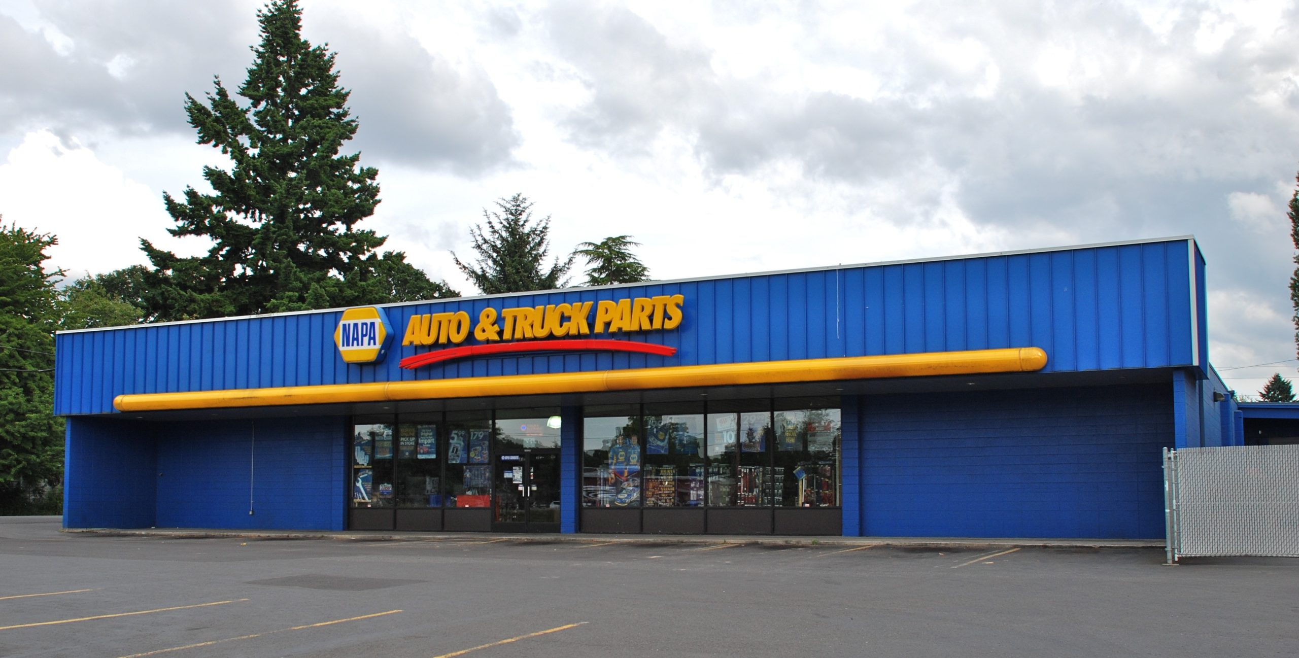 NAPA_Auto_and_Truck_Parts_store_-_Aloha,_Oregon NAPA Auto Parts